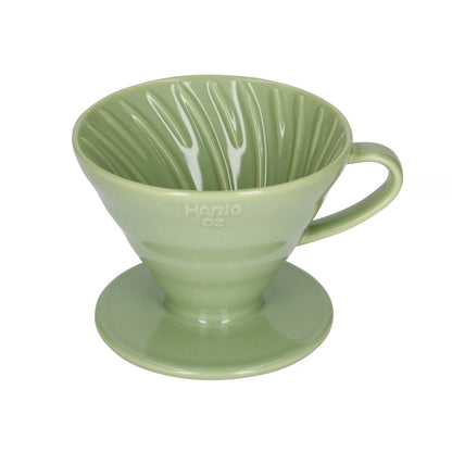Hario V60-02 Ceramic Coffee Dripper Smokey Green - unghi 3