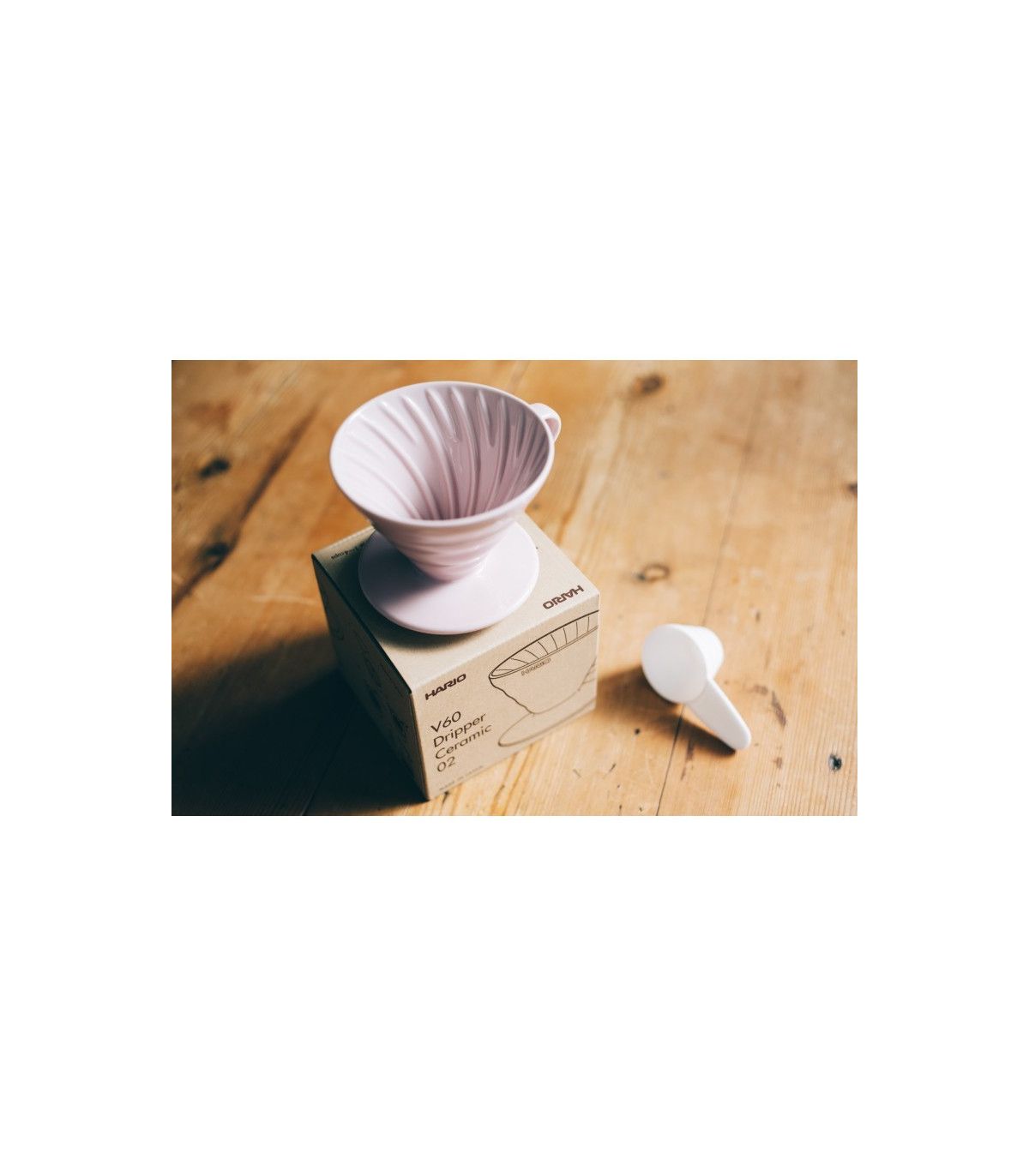 Hario V60-02 Ceramic Coffee Dripper Pink - unghi 2